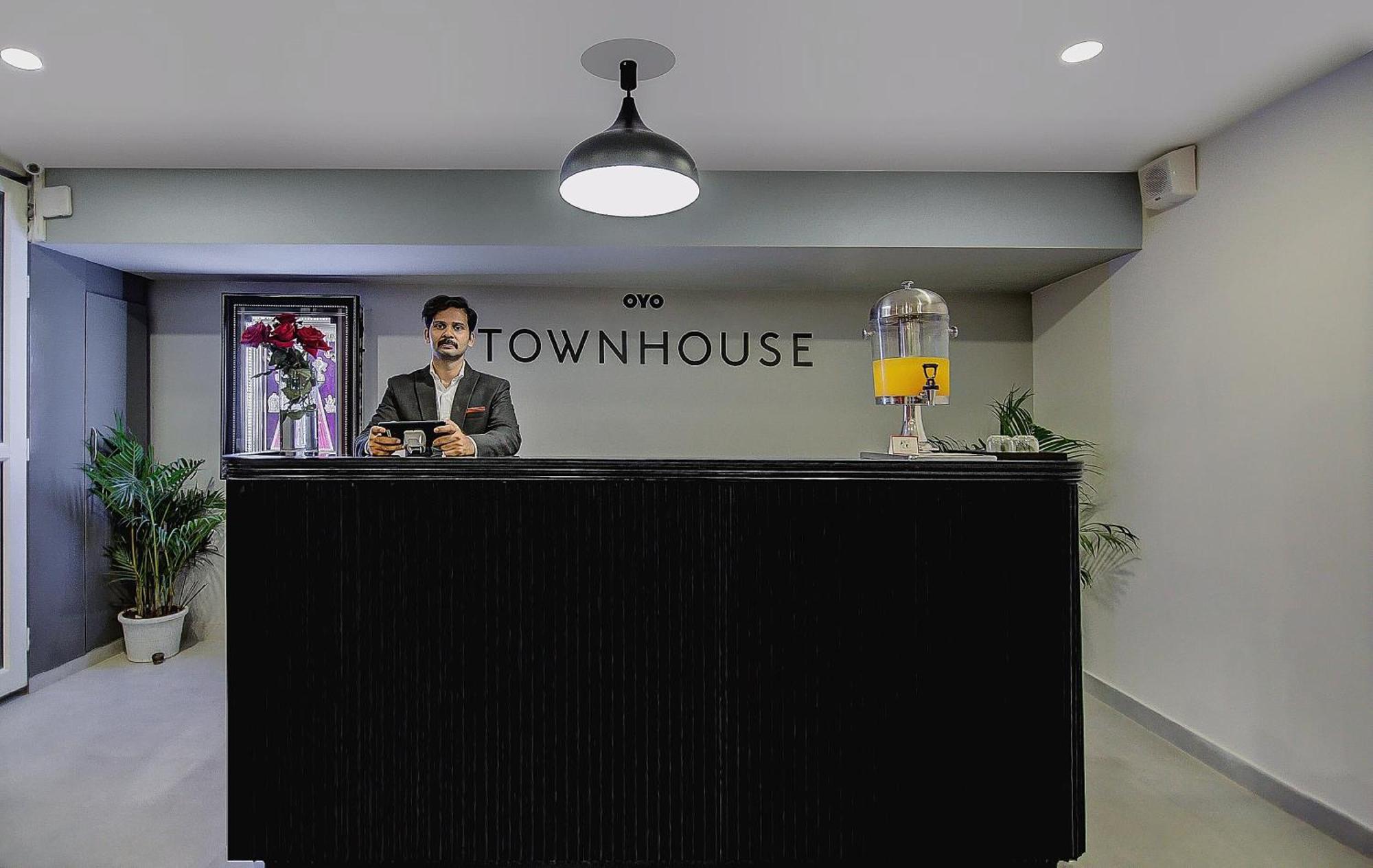 Super Townhouse Global Village Tech Park Near Kengeri Bus Terminal Metro Station Bangalore Exterior foto
