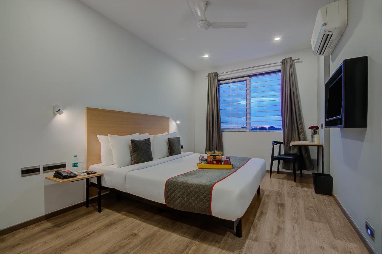 Super Townhouse Global Village Tech Park Near Kengeri Bus Terminal Metro Station Bangalore Exterior foto